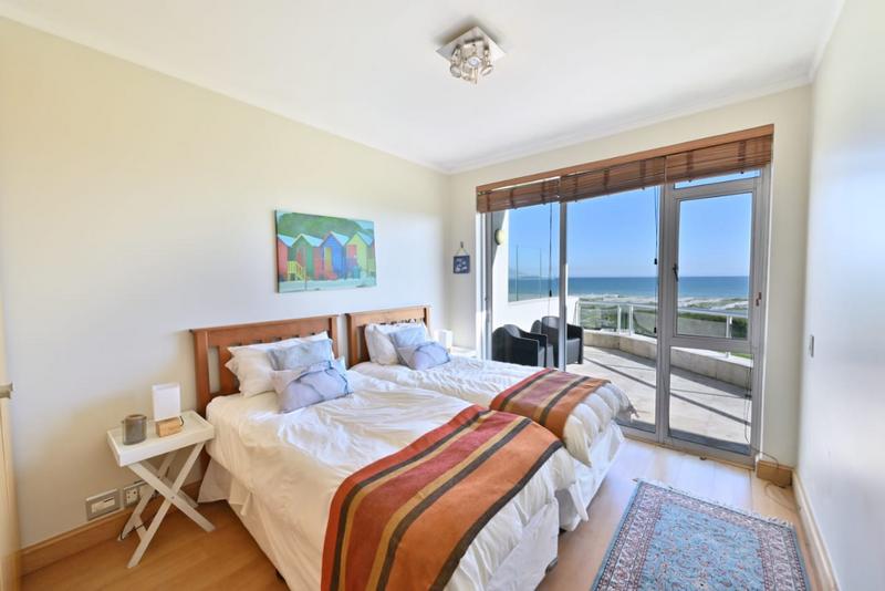 To Let 3 Bedroom Property for Rent in Dolphin Beach Western Cape